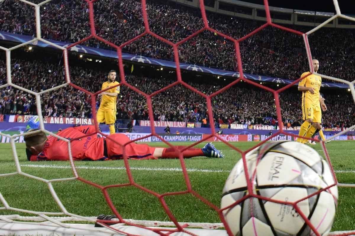 Jogo de volta das quartas de final da Liga dos Campees: Atltico de Madrid 2 x 0 Barcelona