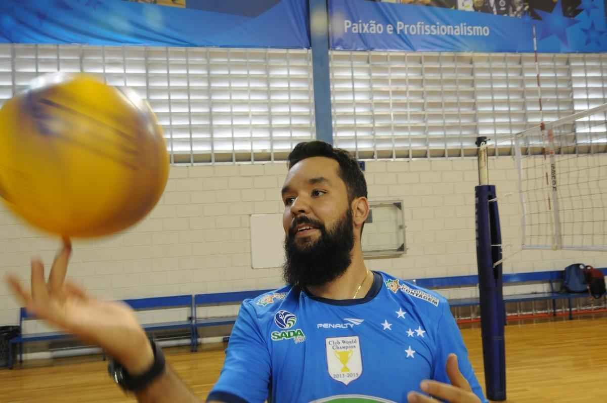 Campees da Superliga Masculina de Vlei no ltimo domingo, jogadores receberam jornalistas no Ginsio do Barro Preto, nesta quarta-feira, e comentaram sobre conquista e futuro da equipe. Ma foto, o levantador William