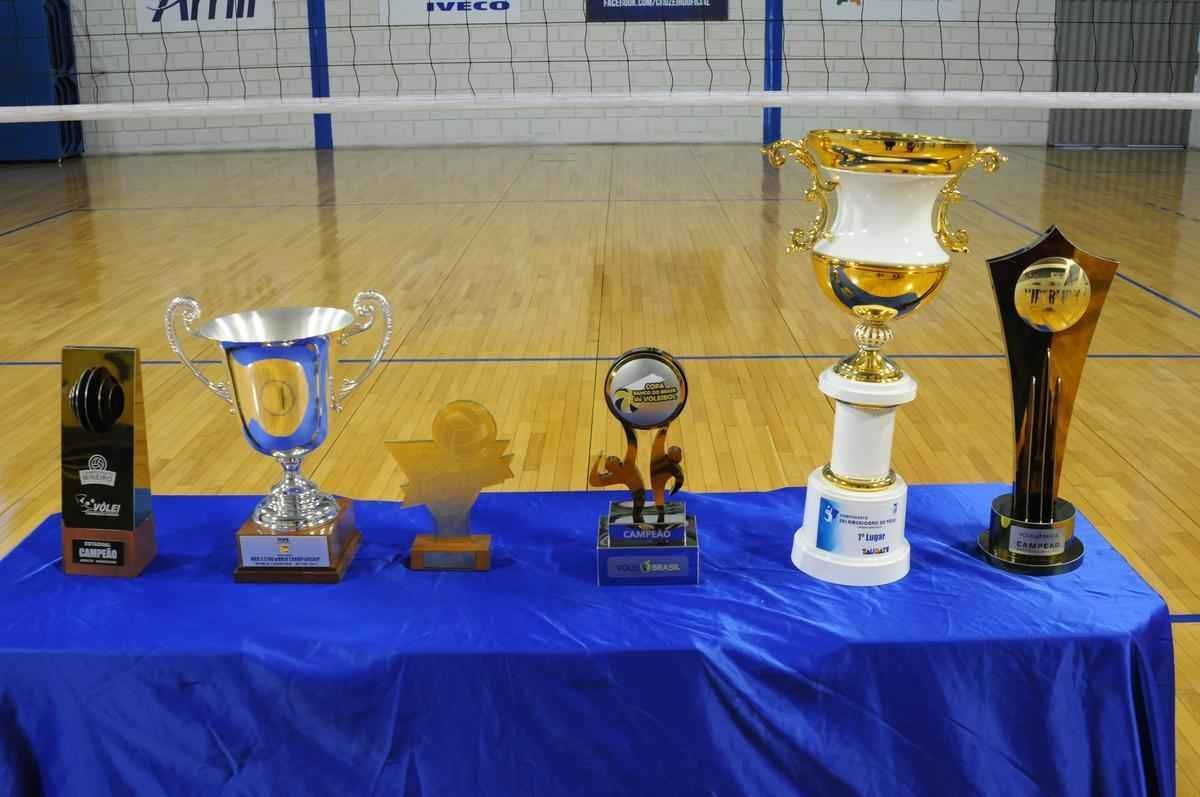 Campees da Superliga Masculina de Vlei no ltimo domingo, jogadores receberam jornalistas no Ginsio do Barro Preto, nesta quarta-feira, e comentaram sobre conquista e futuro da equipe