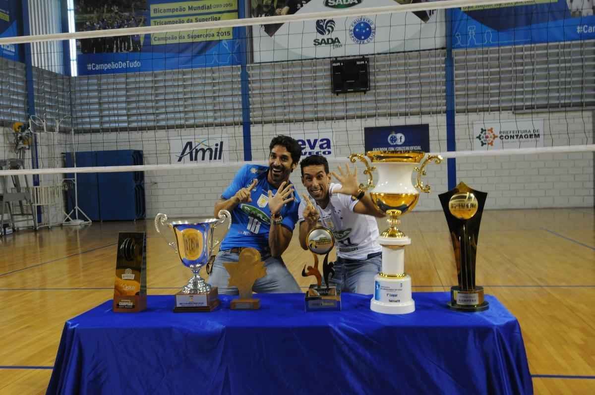 Campees da Superliga Masculina de Vlei no ltimo domingo, jogadores receberam jornalistas no Ginsio do Barro Preto, nesta quarta-feira, e comentaram sobre conquista e futuro da equipe. Na foto, Filipe e Serginho