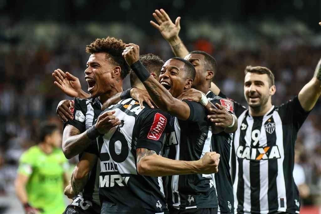 Galo iniciou partida de forma avassaladora e marcou 3 a 0 no primeiro tempo com Tiago, Robinho e Pratto