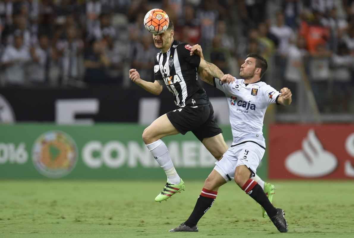 Atltico goleou peruanos no Mineiro e avanou s oitavas como lder do Grupo 5 da Libertadores