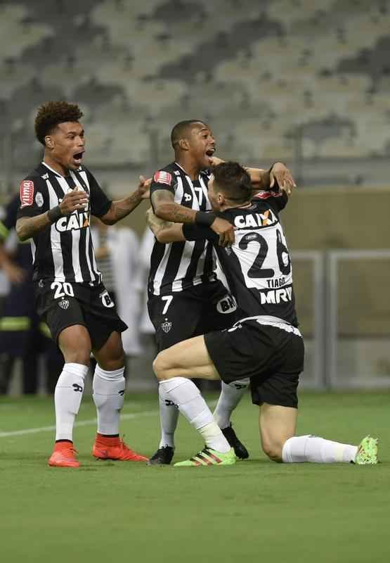 Atltico goleou peruanos no Mineiro e avanou s oitavas como lder do Grupo 5 da Libertadores