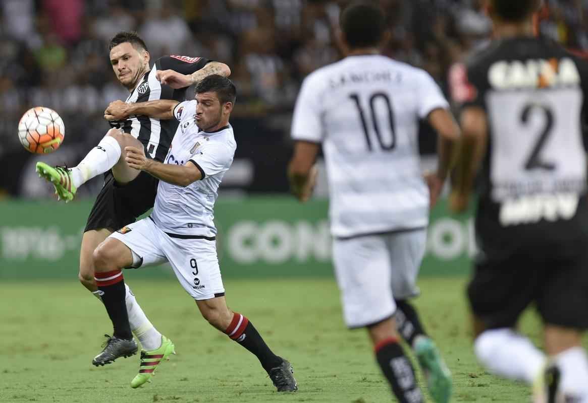 Atltico goleou peruanos no Mineiro e avanou s oitavas como lder do Grupo 5 da Libertadores