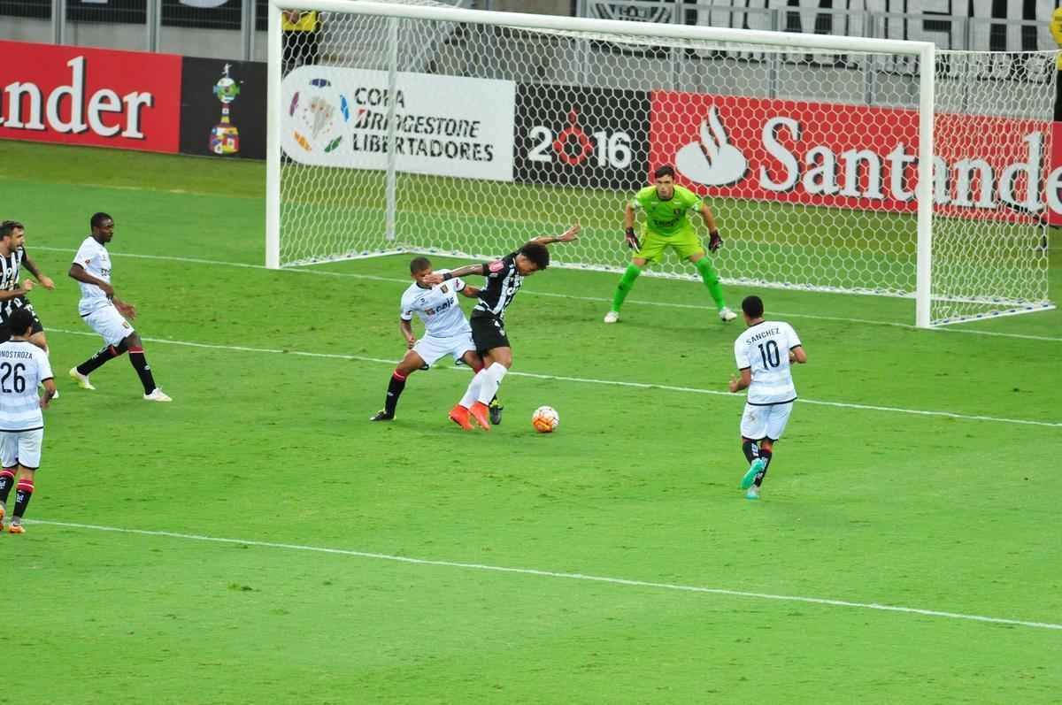Galo goleou o Melgar por 4 a 0 e passou s oitavas como melhor time do Grupo 5 da Libertadores