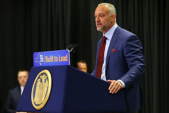 Governador de Nova York assina projeto de Lei que libera MMA no estado - O CEO do UFC, Lorenzo Fertitta