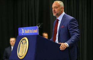 Governador de Nova York assina projeto de Lei que libera MMA no estado - O CEO do UFC, Lorenzo Fertitta