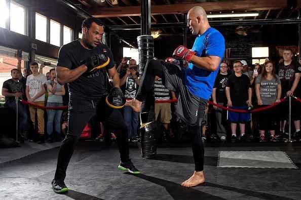 Mineiro Glover Teixeira, que enfrenta Rashad Evans na luta principal do UFC em Tampa, durante treino aberto para fs e imprensa 