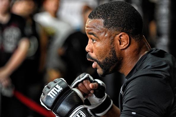 Adversrio de Glover Teixeira, ex-campeo meio-pesado Rashad Evans realiza atividade e se descontrai antes da luta