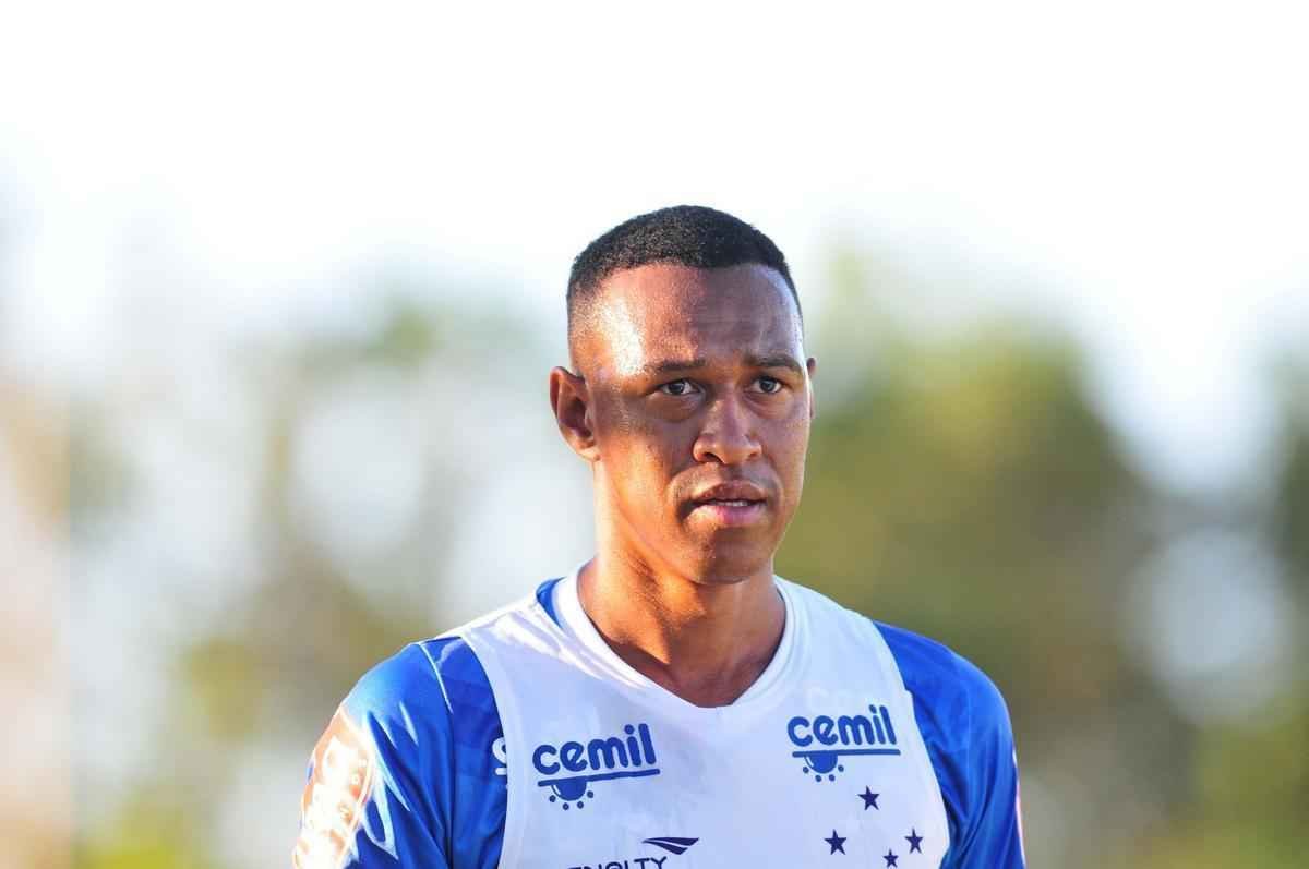 Cruzeiro fez ltima atividade em Belo Horizonte antes de ir  Paraba, onde enfrenta o Campinense, na Copa do Brasil