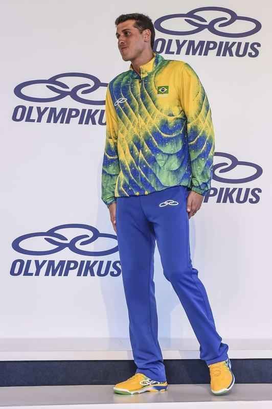 Uniformes dos times de vlei do Brasil nos Jogos Olmpicos do Rio; quadra e praia