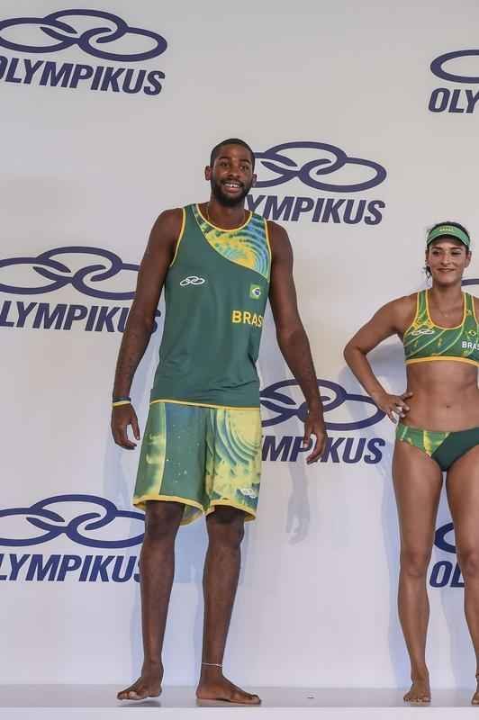 Uniformes dos times de vlei do Brasil nos Jogos Olmpicos do Rio; quadra e praia
