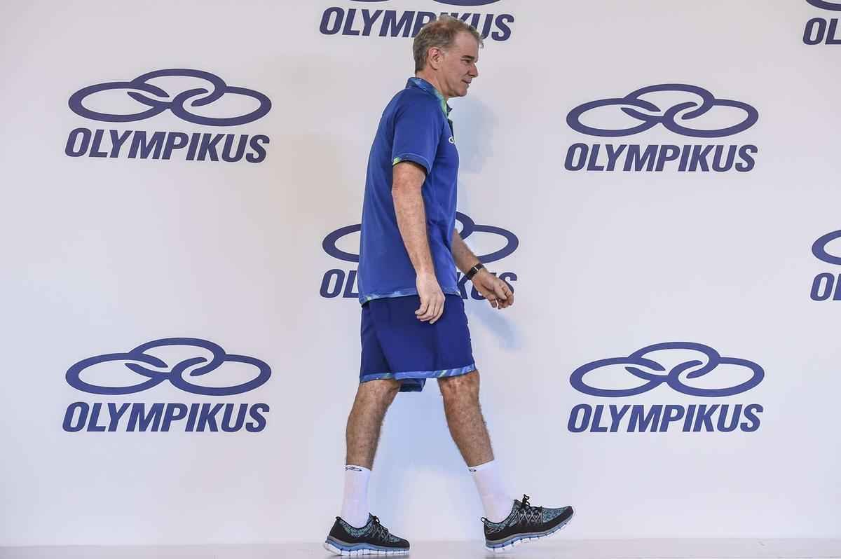 Uniformes dos times de vlei do Brasil nos Jogos Olmpicos do Rio; quadra e praia