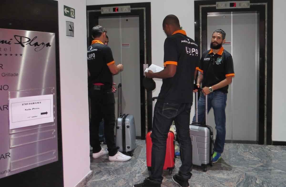 Amrica chega a Campinas para partida diante do Red Bull, pela Copa do Brasil