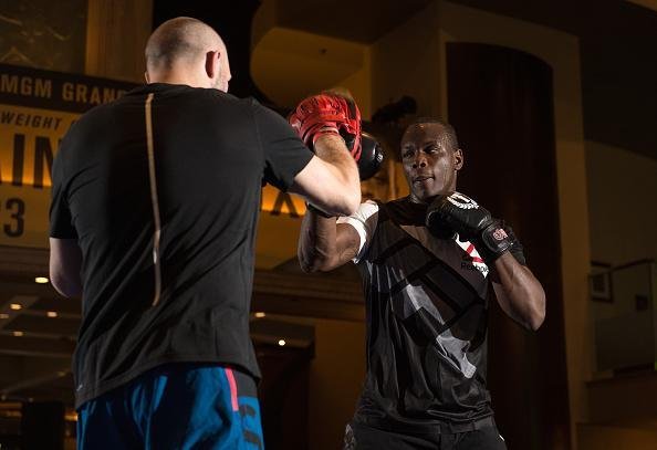 Imagens do treino aberto do UFC 197 em Las Vegas - Ovince Saint Preux trabalha trocao