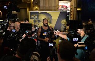 Imagens do treino aberto do UFC 197 em Las Vegas - Jon Jones concede entrevista