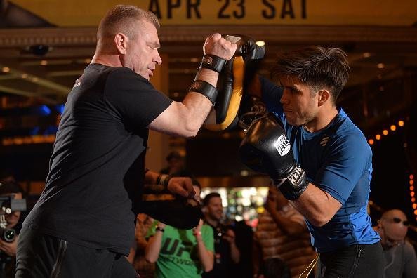 Imagens do treino aberto do UFC 197 em Las Vegas - Henry Cejudo na trocao