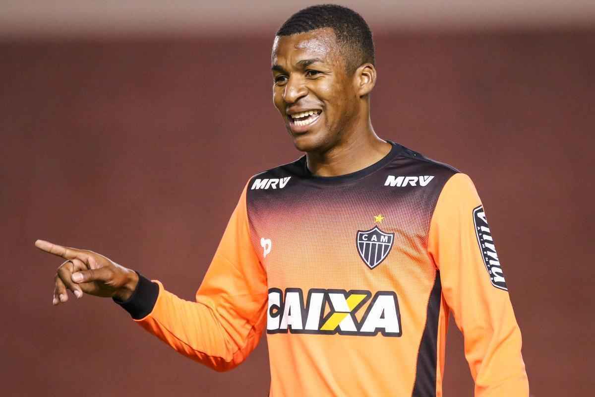 Erazo: com a sada de Jemerson, vendido ao Monaco, o equatoriano, que tem experincia no futebol brasileiro (jogou por Flamengo e Grmio), foi a escolha do Atltico para a parceria ao lado do experiente Leonardo Silva.  titular e esteve em campo em 11 partidas.