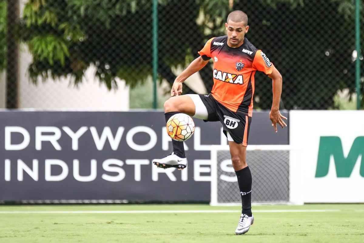 Clayton: outro grande investimento do Atltico. O atacante, contratado do Figueirense, no foi inscrito a tempo para a fase de grupos da Libertadores. Vem sendo aproveitado apenas no Estadual, com atuaes ainda abaixo do esperado. So apenas cinco partidas e dois gols. Ser inscrito para o mata-mata da Libertadores.
