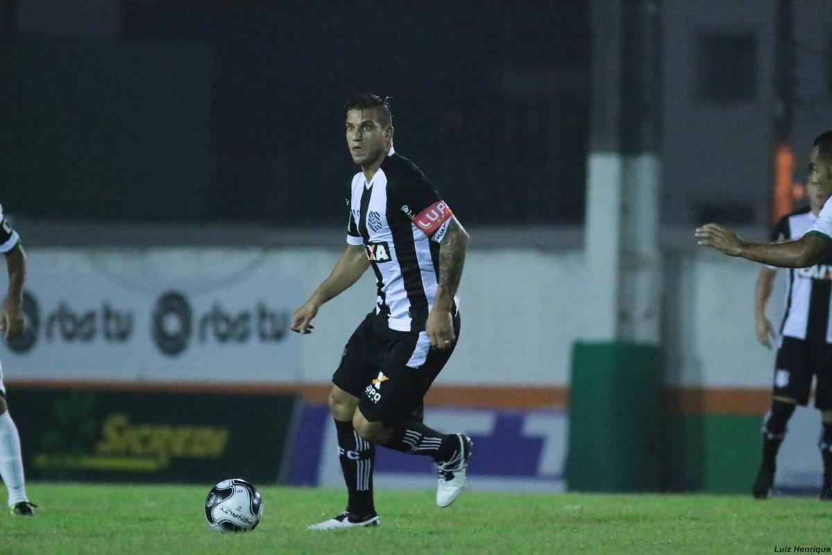 Rafael Moura: depois de passar por vrios clubes, como Corinthians, Fluminense e Internacional, foi contratado em fevereiro pelo Atltico, time que o revelou. Mas no voltou a vestir a camisa alvinegra. Foi repassado ao Figueirense, em negociao que envolveu a compra de Clayton pelo Galo.