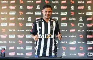 Carlos Eduardo: revelado pelo Grmio, estava no Rubin Kazan, da Rssia. Antes jogou pelo Hoffenheim, da Alemanha. Entre 2013 e 2014, o meia foi emprestado ao Flamengo, onde no conseguiu se firmar como titular. No Galo tenta recuperar seu futebol.