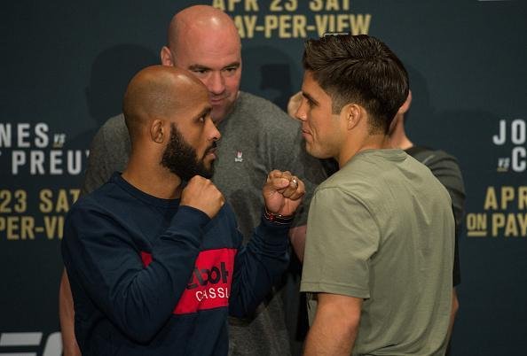 Demetrious Johnson e Henry Cejudo, que disputam o cinturo dos moscas
