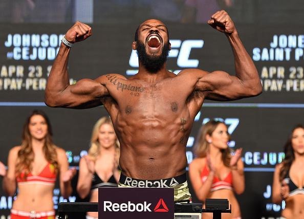 Jon Jones pesou 93 kg