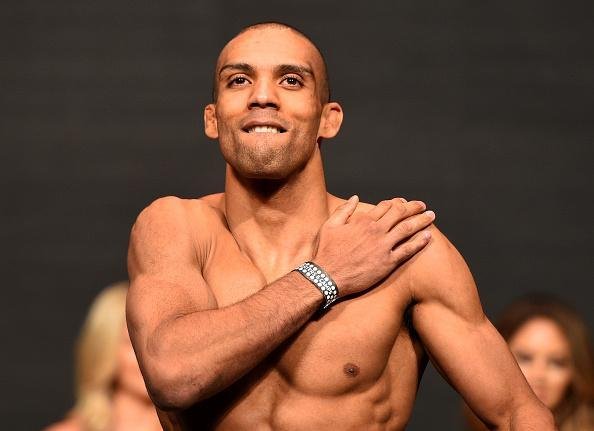 Edson Barboza pesou 70,3 kg