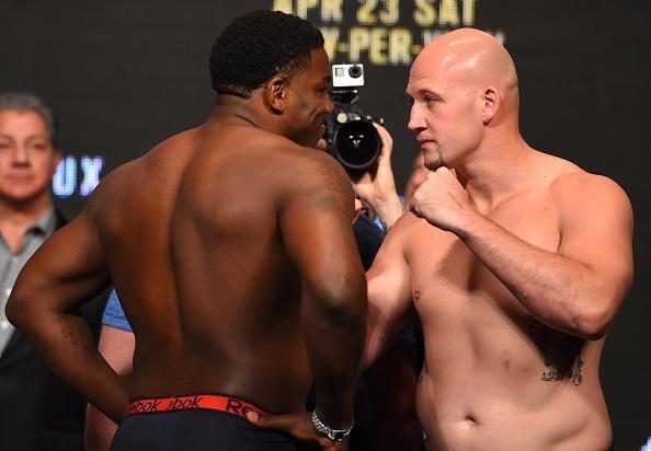 Peso-pesado (at 120,6kg*): Walt Harris (115,9kg) x Cody East (111,4kg)