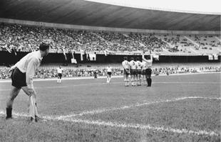 Lance do jogo entre Atletico e Racing-ARG, realizado no Mineiro em 13/07/1969. O Galo venceu por 3 a 1