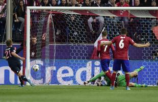No Vicente Caldern, Atltico de Madrid venceu com gol de Sal e torcida fez grande festa