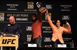 Encaradas agitam coletiva do UFC 200 em Nova York - Jon Jones e a brasileira Amanda Nunes