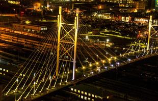 Ponte Nelson Mandela, em Joanesburgo, na Africa do Sul