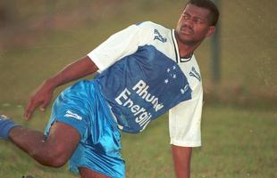 Envolvido na troca com o So Paulo, Vtor conquistou seu terceiro ttulo da Libertadores como titular do Cruzeiro em 1997