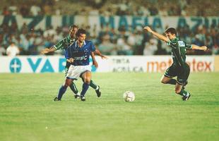 Em 1996, o Cruzeiro cedeu os jovens Belletti e Serginho para o So Paulo em troca de Alton, Donizete, Vitor, Gilmar e Palhinha. O camisa 10 foi maestro do time na conquista da Copa do Brasil e da Libertadores