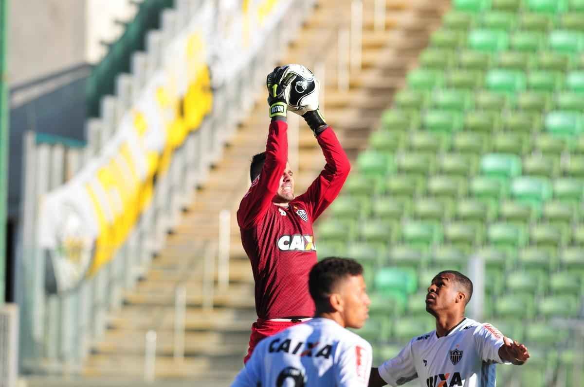 Lance do confronto de ida da final do Campeonato Mineiro entre Amrica e Atltico