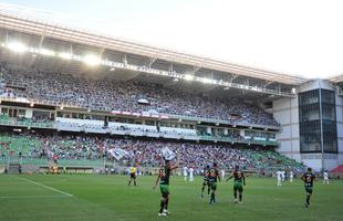 Lance do confronto de ida da final do Campeonato Mineiro entre Amrica e Atltico