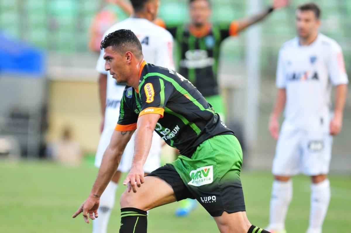 Lateral Danilo marcou dois gols no primeiro jogo da deciso do Mineiro contra o Atltico