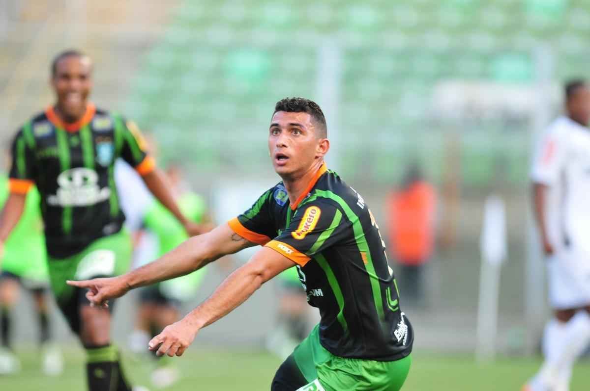 Lateral Danilo marcou dois gols no primeiro jogo da deciso do Mineiro contra o Atltico