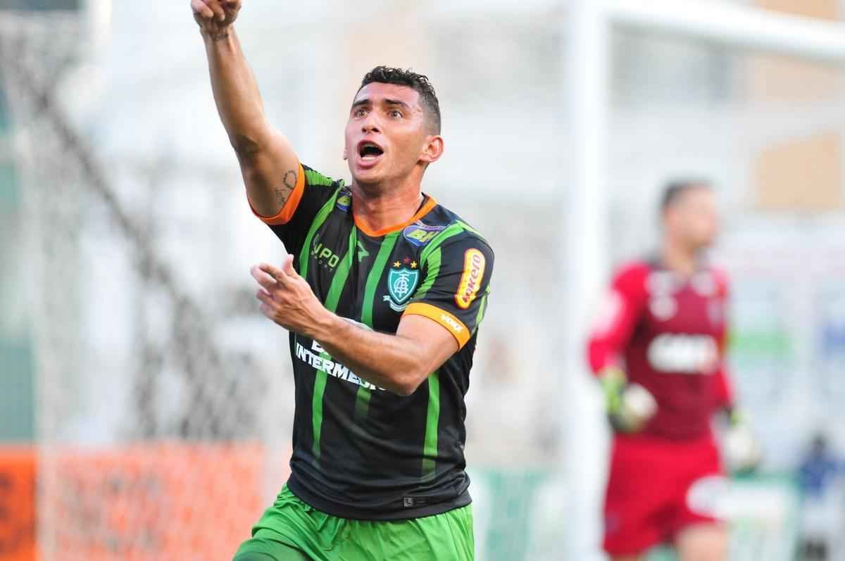 Lateral Danilo marcou dois gols no primeiro jogo da deciso do Mineiro contra o Atltico