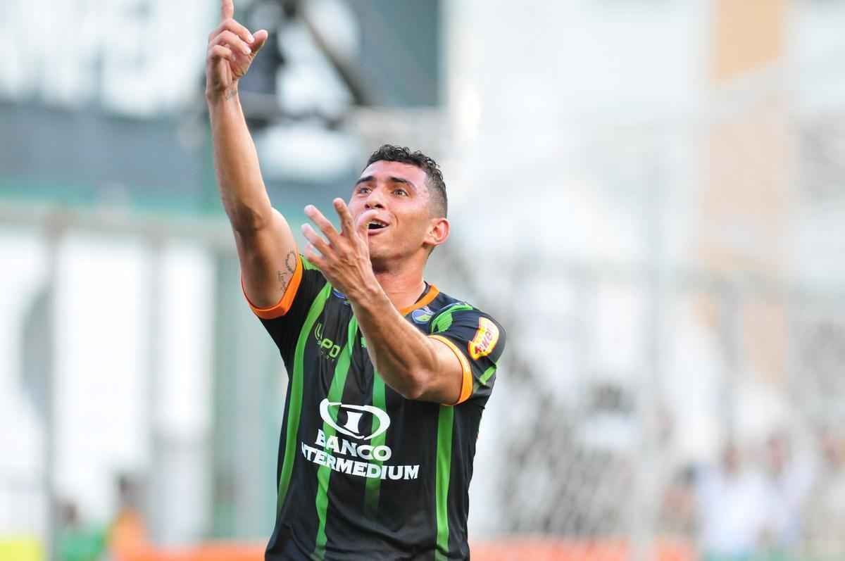 Lateral Danilo marcou dois gols no primeiro jogo da deciso do Mineiro contra o Atltico