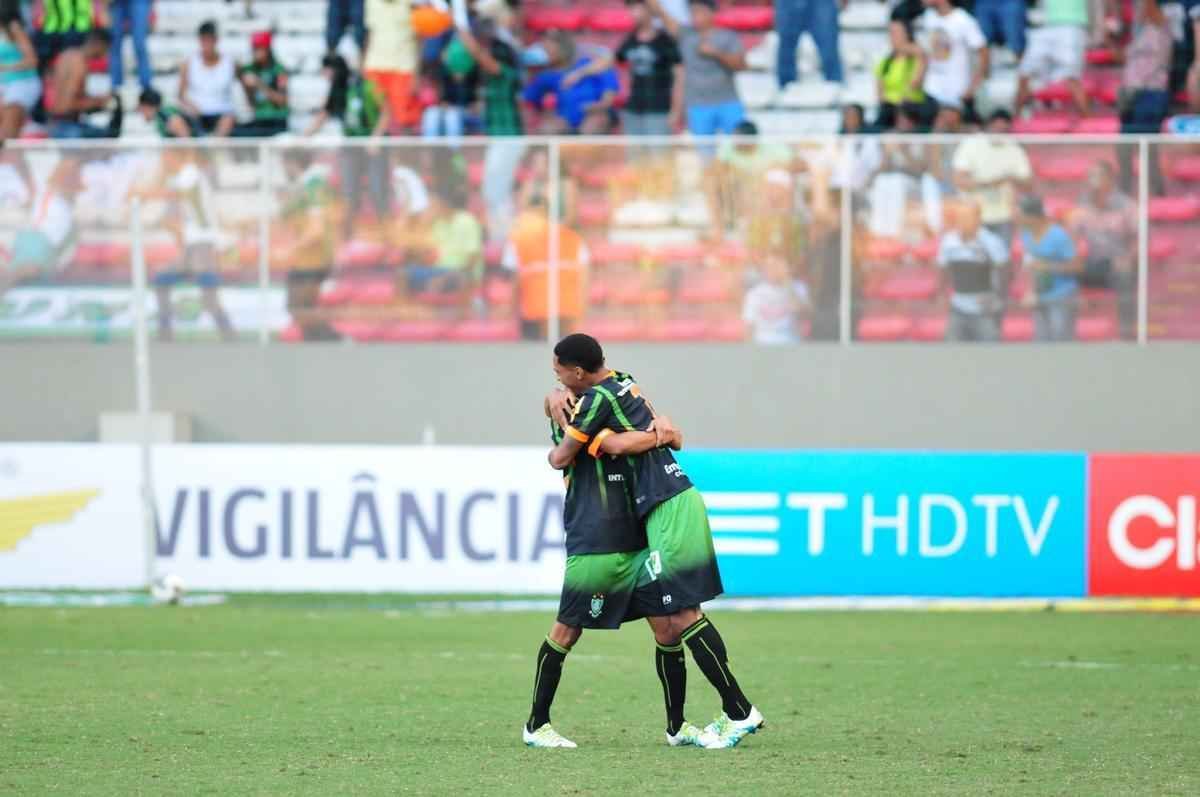 Lateral Danilo marcou dois gols no primeiro jogo da deciso do Mineiro contra o Atltico