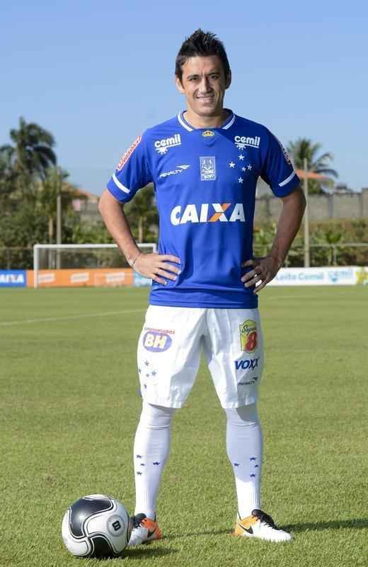 Veja fotos do treino e da apresentao oficial de Lucas e Robinho no Cruzeiro