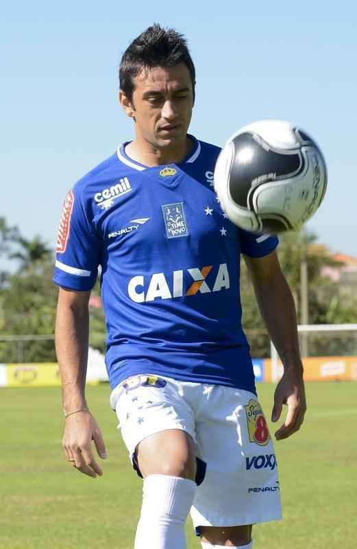 Veja fotos do treino e da apresentao oficial de Lucas e Robinho no Cruzeiro