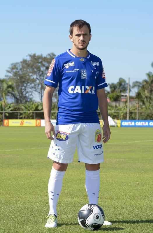 Veja fotos do treino e da apresentao oficial de Lucas e Robinho no Cruzeiro