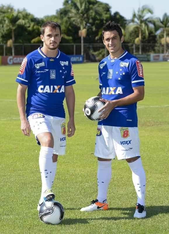 Veja fotos do treino e da apresentao oficial de Lucas e Robinho no Cruzeiro