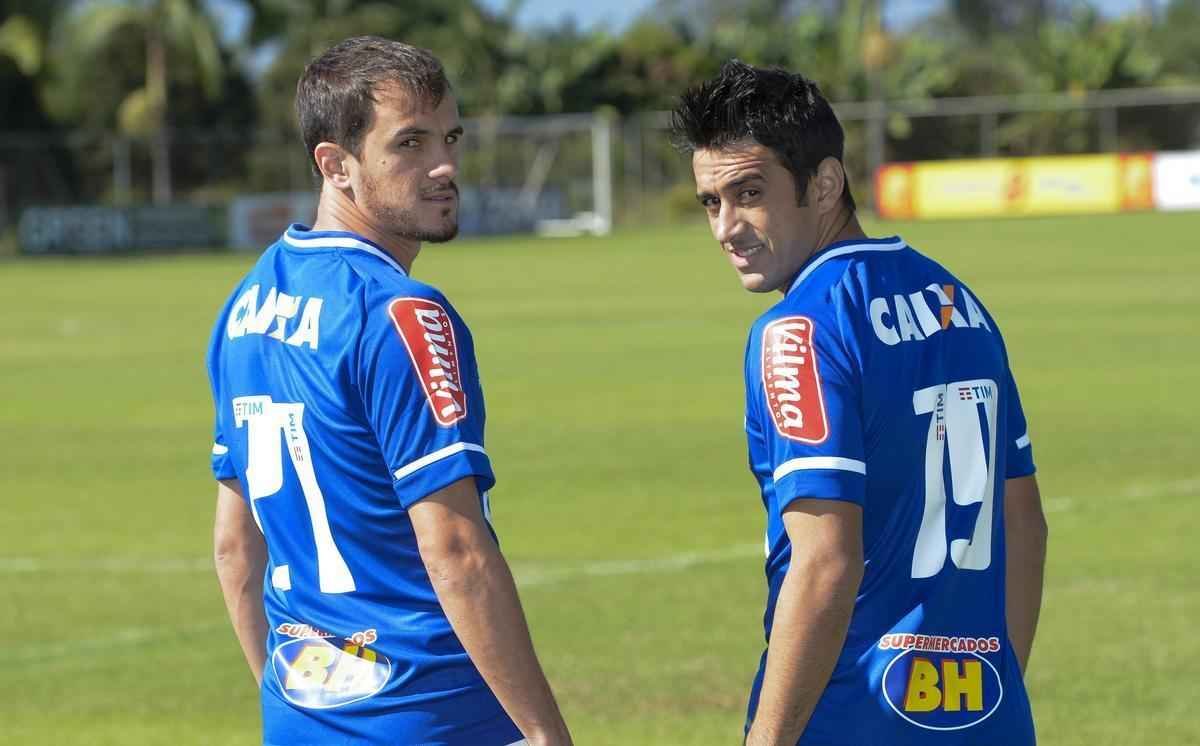 Veja fotos do treino e da apresentao oficial de Lucas e Robinho no Cruzeiro