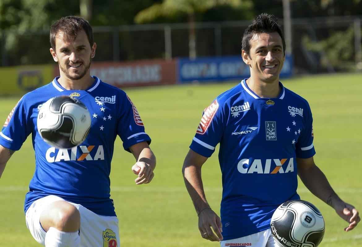 Veja fotos do treino e da apresentao oficial de Lucas e Robinho no Cruzeiro