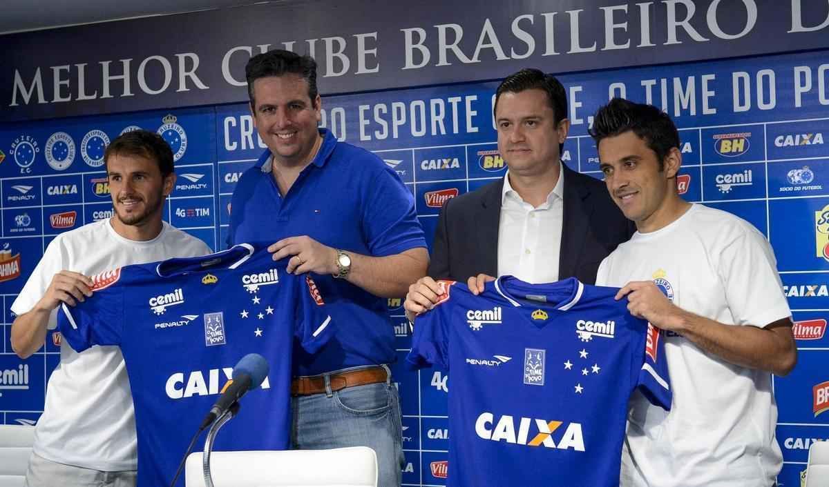 Veja fotos do treino e da apresentao oficial de Lucas e Robinho no Cruzeiro