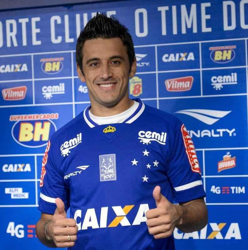 Veja fotos do treino e da apresentao oficial de Lucas e Robinho no Cruzeiro